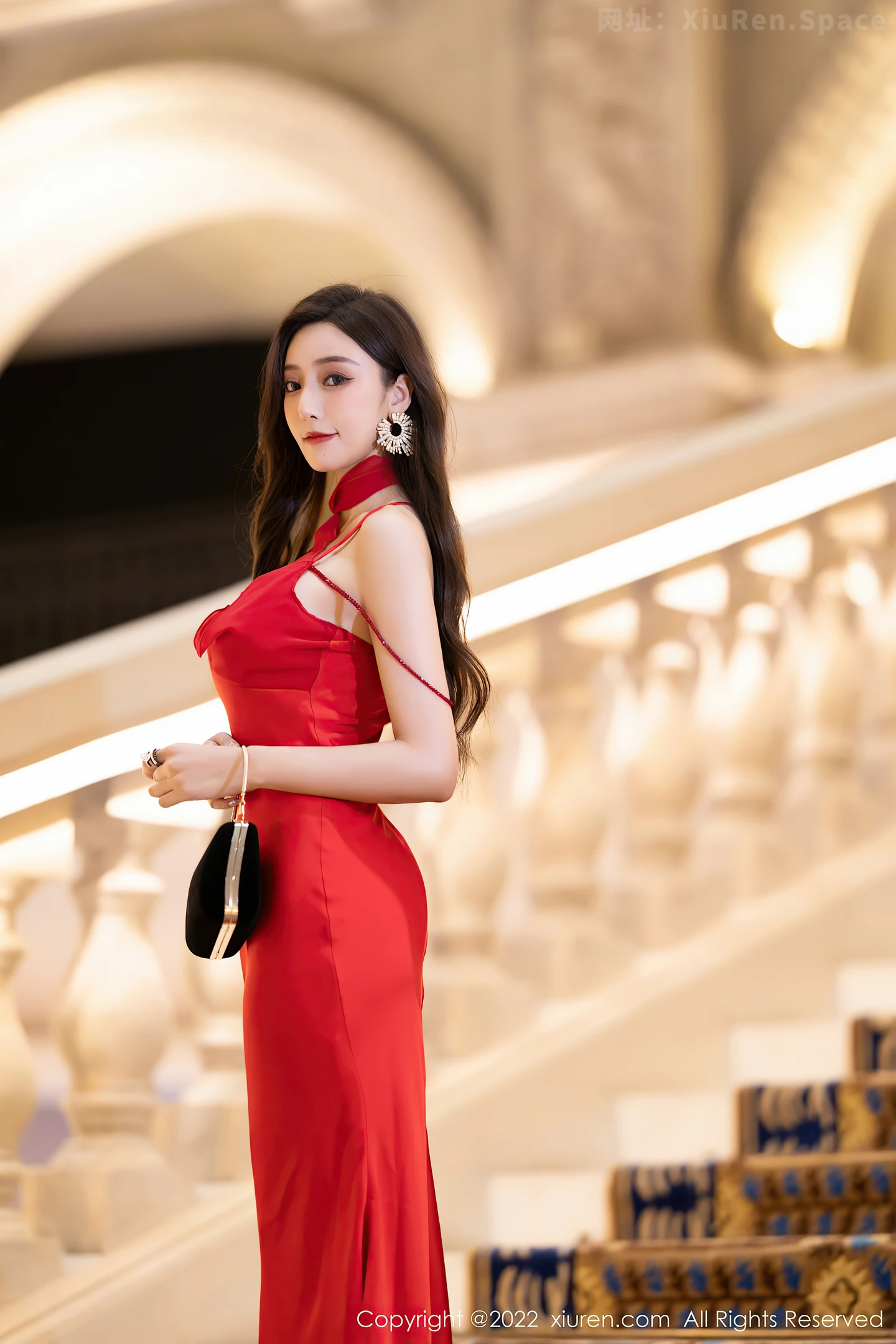 图片[3]-[XiuRen秀人网] VOL.5470 女神王馨瑶yanni脱性感红色礼裙露金色条纹内衣完美诱惑写真78P-秀人网官方网站